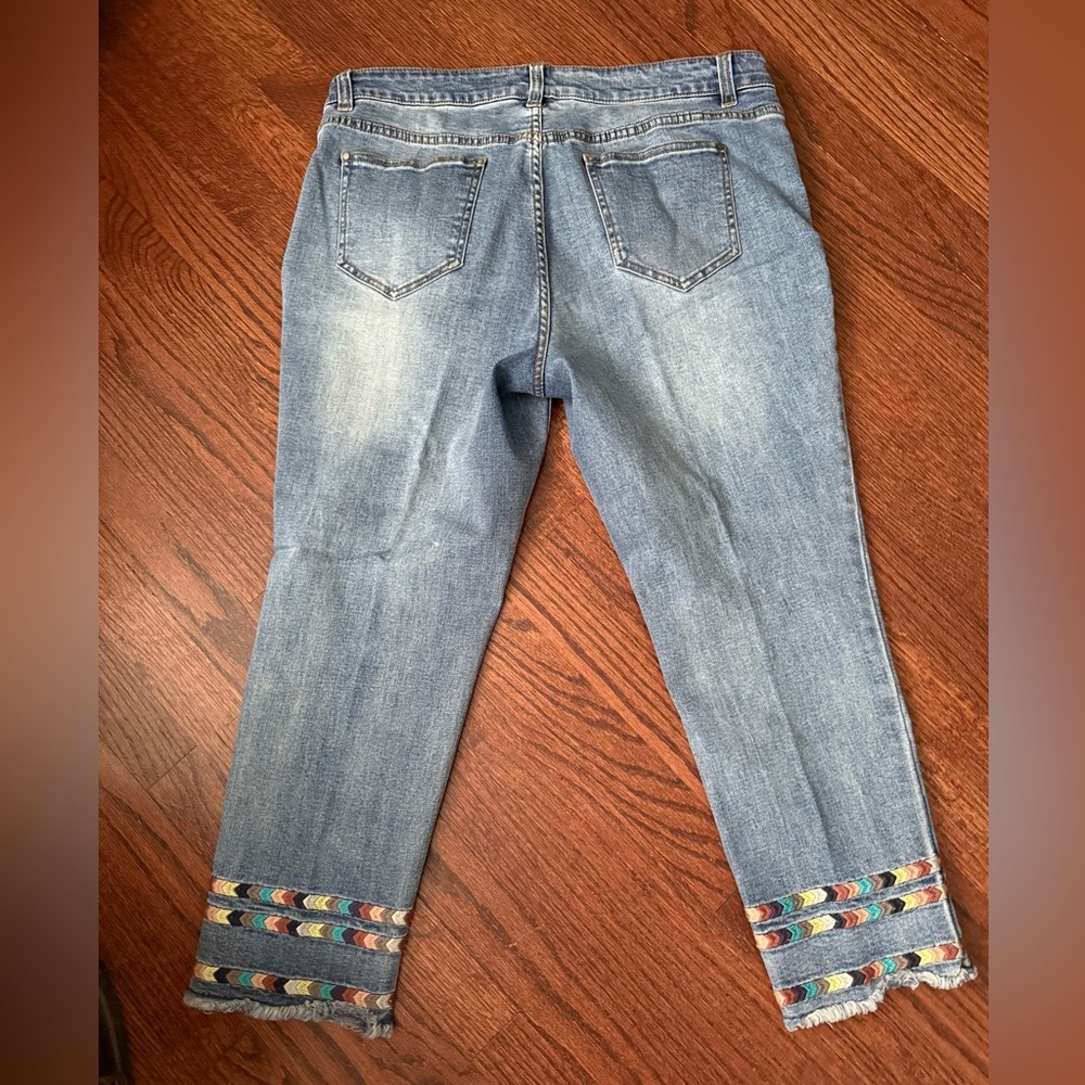Coldwater Creek Light Blue Cropped Jeans with Multicolor Embroidery - Picture 3 of 3